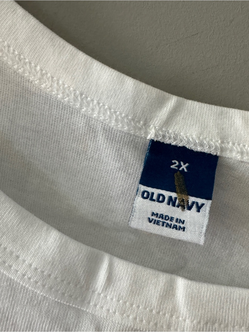 Old Navy White Scoop Neck Tank Top - Picture 4 of 4